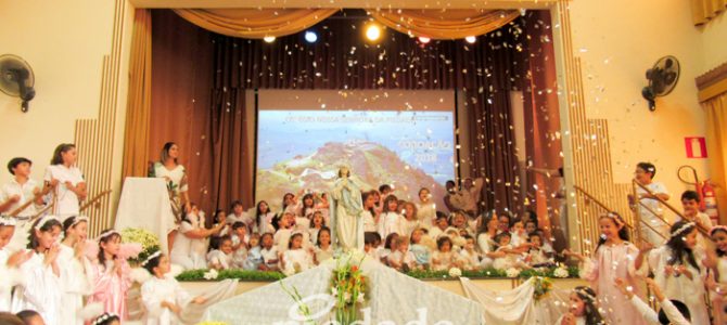 Coroação de Maria para o Dia das Mães Coroação de Maria para o Dia das Mães