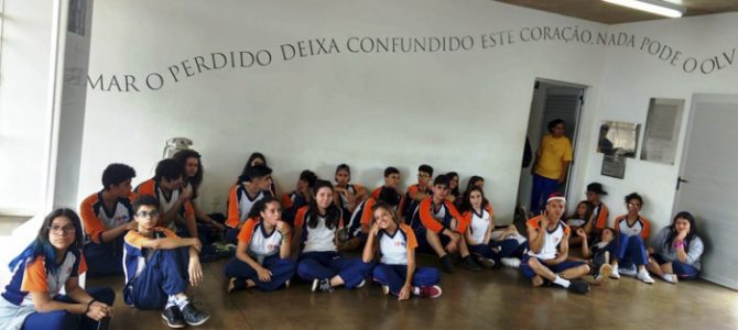 Projeto Entrelinhas leva estudantes a uma viagem pelo universo de Guimarães Rosa e Carlos Drummond de Andrade. Projeto Entrelinhas leva estudantes a uma viagem pelo universo de Guimarães Rosa e Carlos Drummond de Andrade.