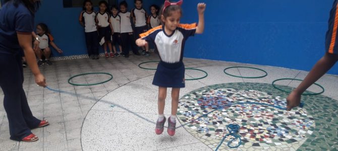 Projeto Pirueta promove diversão e aprendizagem motora na Educação Infantil! Projeto Pirueta promove diversão e aprendizagem motora na Educação Infantil!