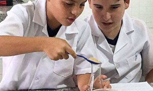 Colégio Piedade fomenta o amor à ciência com aulas práticas. Colégio Piedade fomenta o amor à ciência com aulas práticas.