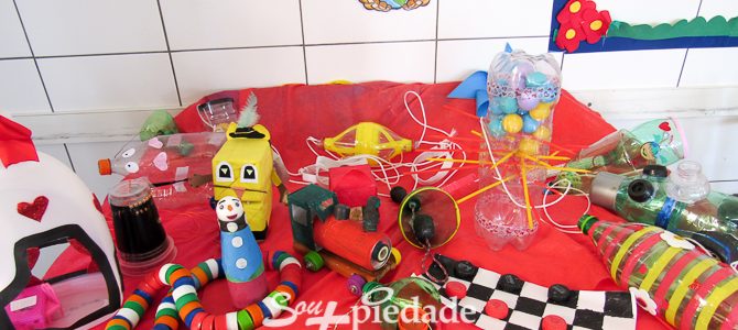 Estudantes fazem uma viagem no tempo! Estudantes fazem uma viagem no tempo!