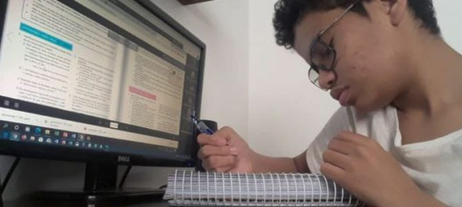 O desafio de engajar o aluno na produção escrita no regime de aulas presenciais. O desafio de engajar o aluno na produção escrita no regime de aulas presenciais.