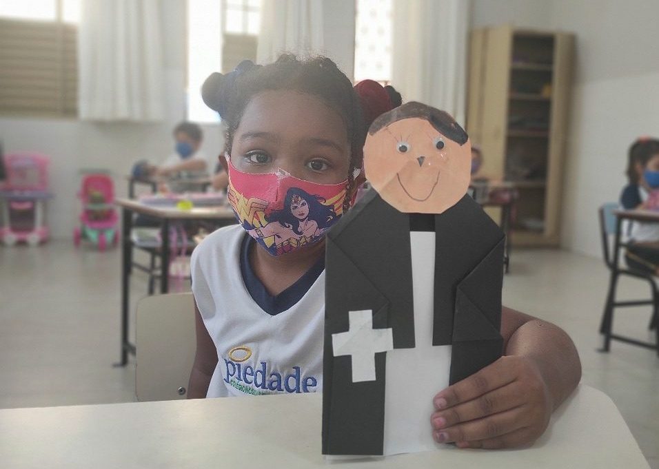 Estudantes criam origamis em homenagem ao Fundador da Congregação Estudantes criam origamis em homenagem ao Fundador da Congregação