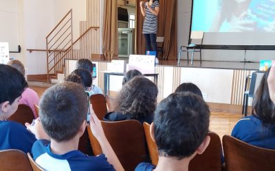 Estudantes recebem visita de autora para bate-papo sobre livro trabalhado em sala de aula!
